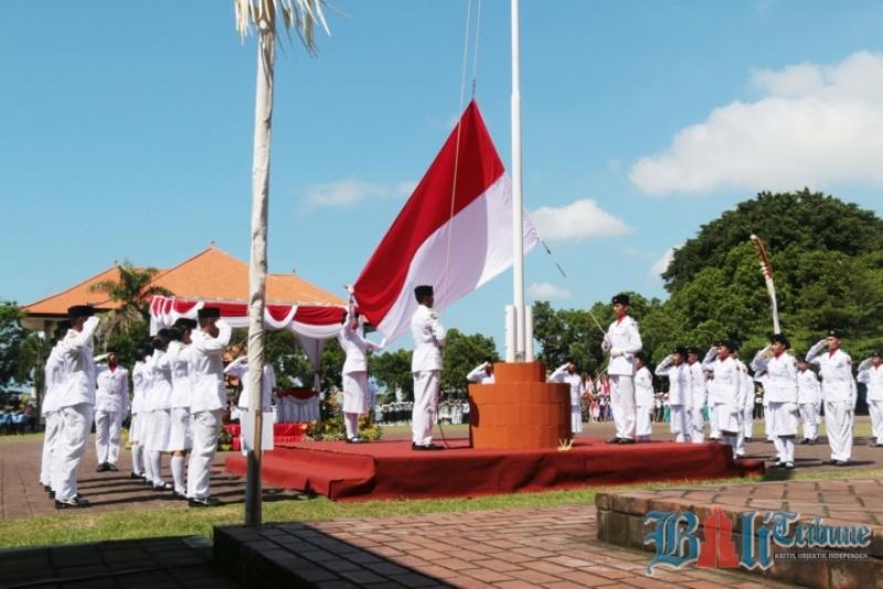 84 Gambar Pengibaran Bendera Merah Putih  Saat Proklamasi 